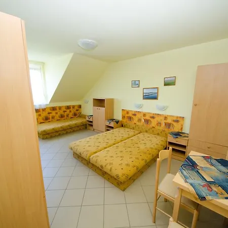 Mohosz Agardi Horgaszudulo Dinnyés